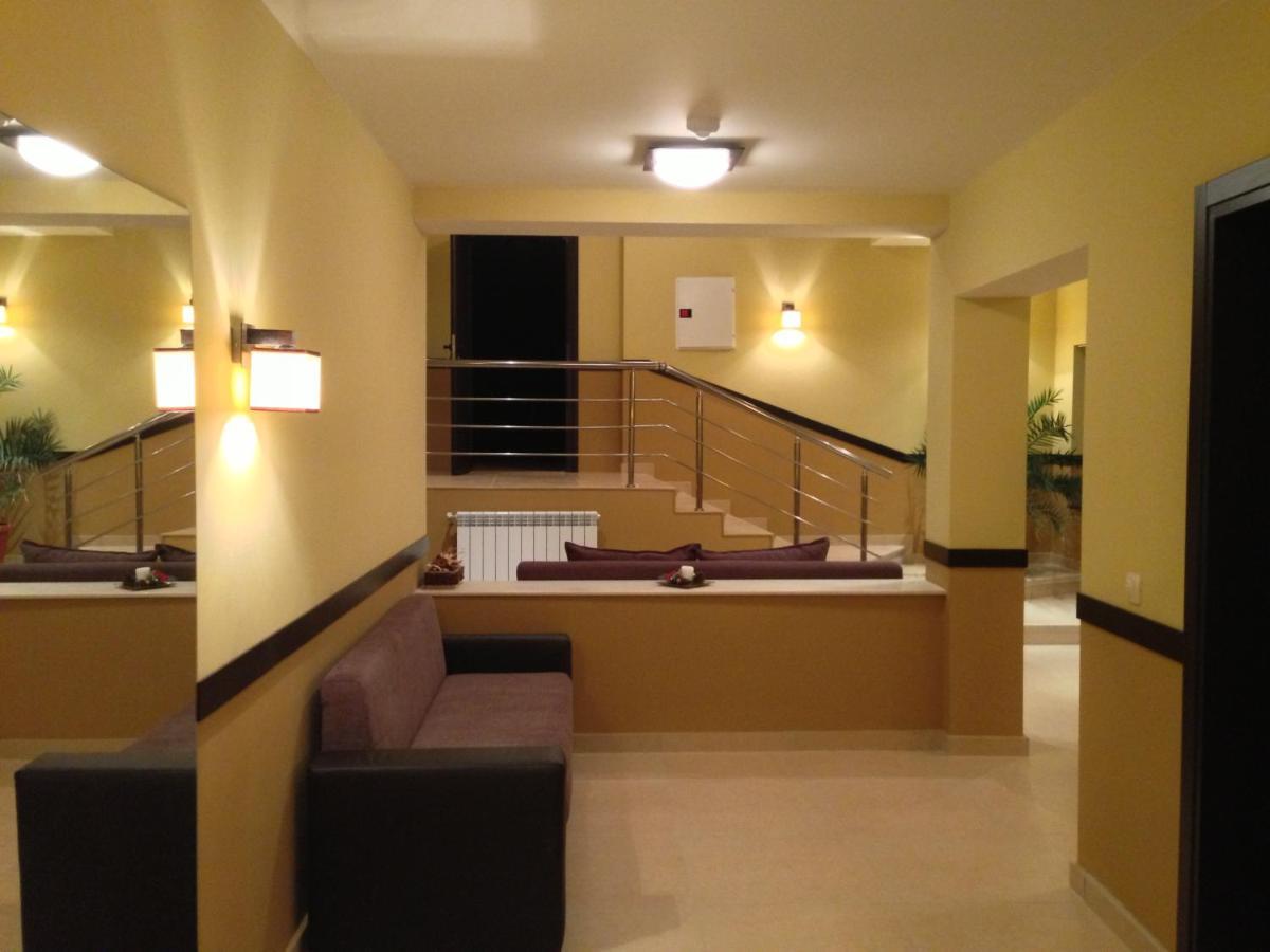 Park Hotel Stratesh Lovech Bagian luar foto