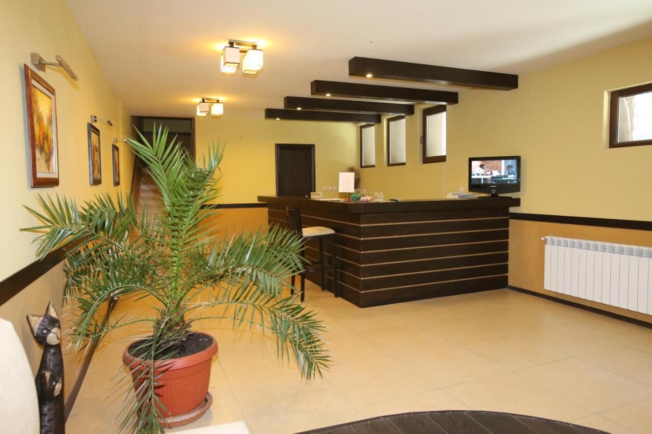 Park Hotel Stratesh Lovech Bagian luar foto