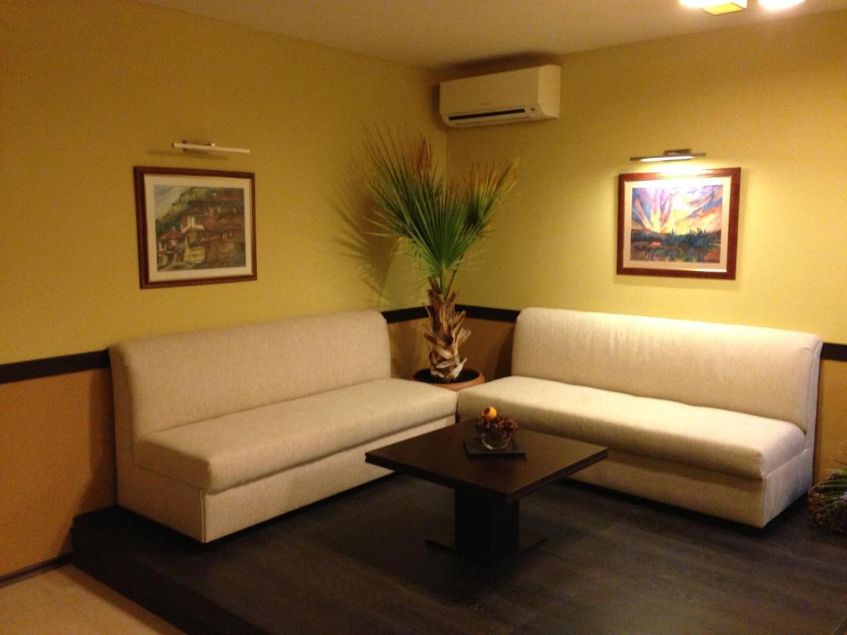 Park Hotel Stratesh Lovech Bagian luar foto