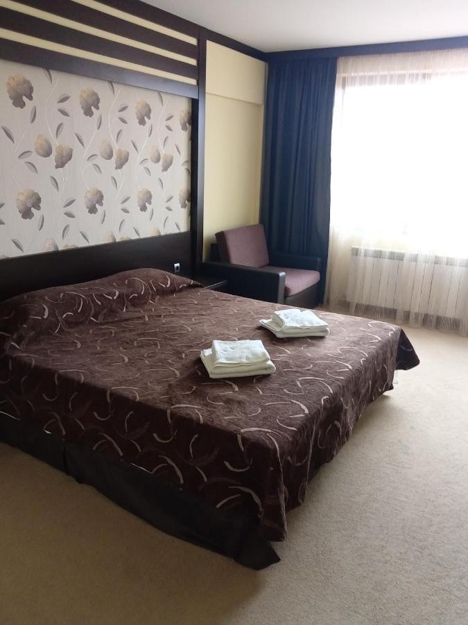 Park Hotel Stratesh Lovech Bagian luar foto