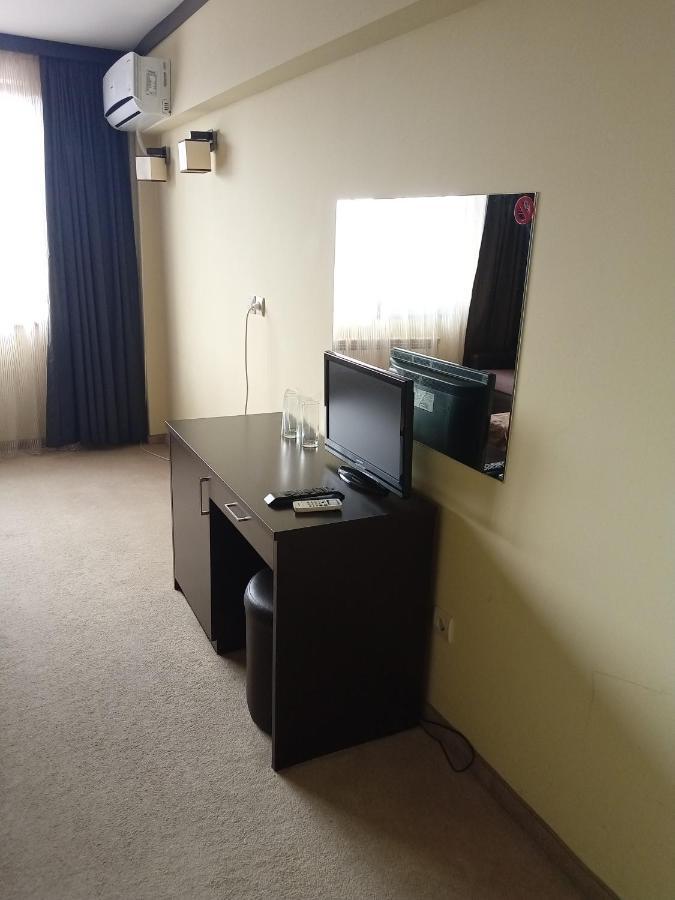 Park Hotel Stratesh Lovech Bagian luar foto